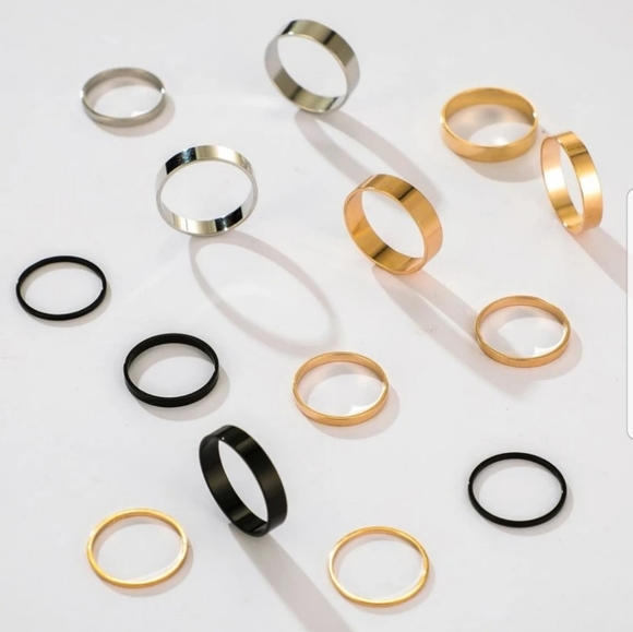 *Jezebel* Simple Ring Set - Picture 2 of 3